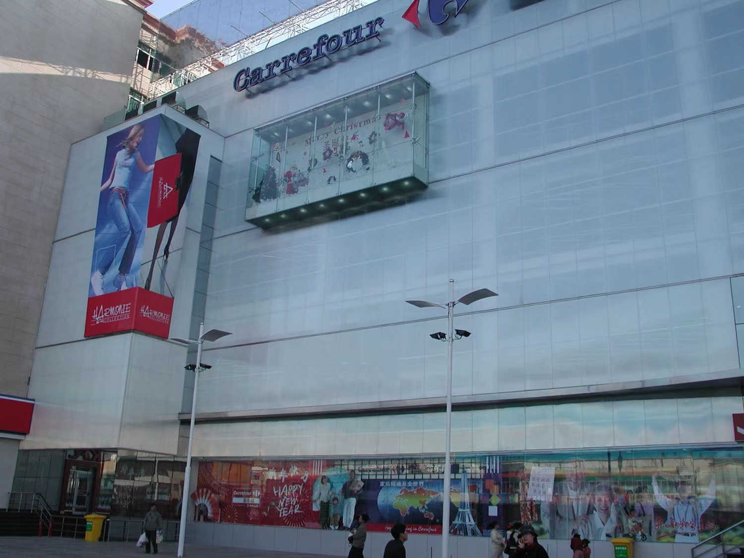 昆明家乐福幕墙登普板 (2).jpg